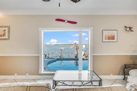 House in Merrit Island, Florida 4 bedrooms, 260.31 sq.m. № 2209063 - photo 23