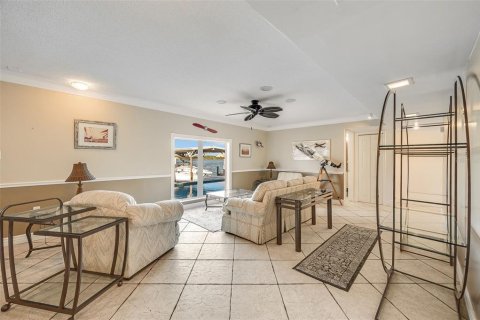 House in Merrit Island, Florida 4 bedrooms, 260.31 sq.m. № 2209063 - photo 22