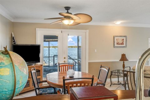 House in Merrit Island, Florida 4 bedrooms, 260.31 sq.m. № 2209063 - photo 17