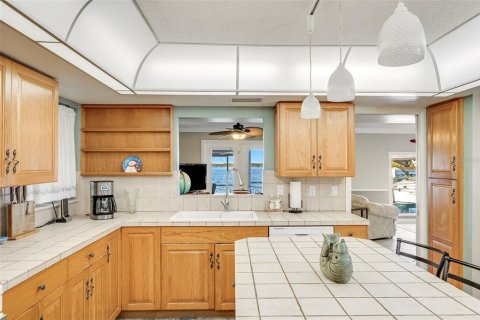 House in Merrit Island, Florida 4 bedrooms, 260.31 sq.m. № 2209063 - photo 8