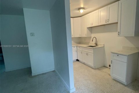 Appartement à louer à Dania Beach, Floride: 1 chambre, 339.65 m2 № 1985851 - photo 2