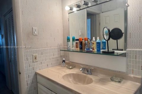 Copropriété à vendre à Hallandale Beach, Floride: 1 chambre, 52.4 m2 № 2088609 - photo 28