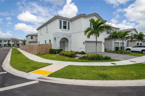 Casa en venta en Homestead, Florida, 4 dormitorios, 246.66 m2 № 1923295 - foto 1