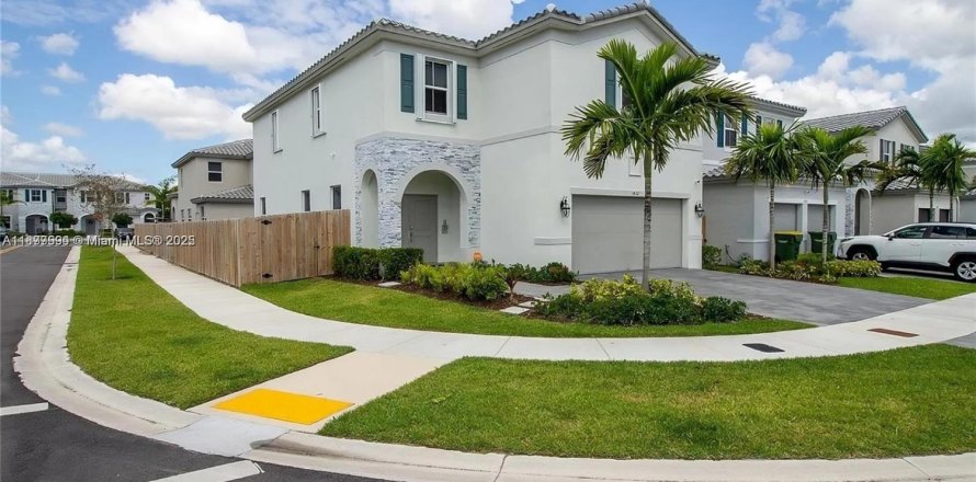 Casa en Homestead, Florida 4 dormitorios, 246.66 m2 № 1923295