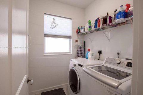 Casa en venta en Homestead, Florida, 4 dormitorios, 246.66 m2 № 1923295 - foto 17