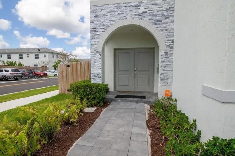 Casa en venta en Homestead, Florida, 4 dormitorios, 246.66 m2 № 1923295 - foto 6