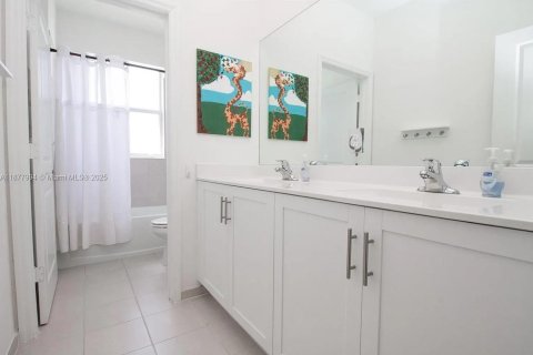 Casa en venta en Homestead, Florida, 4 dormitorios, 246.66 m2 № 1923295 - foto 24