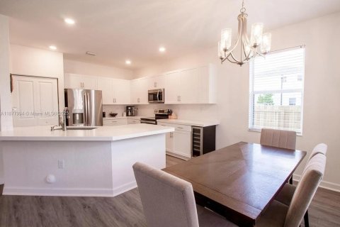 Casa en venta en Homestead, Florida, 4 dormitorios, 246.66 m2 № 1923295 - foto 12