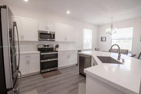 Casa en venta en Homestead, Florida, 4 dormitorios, 246.66 m2 № 1923295 - foto 13