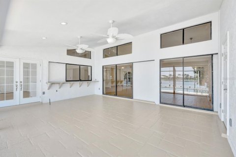 Casa en venta en Cape Coral, Florida, 3 dormitorios, 233.56 m2 № 1851257 - foto 30