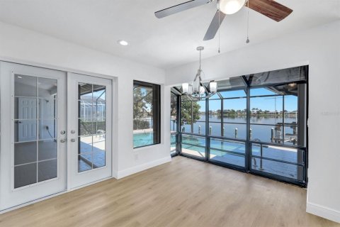 Casa en venta en Cape Coral, Florida, 3 dormitorios, 233.56 m2 № 1851257 - foto 21