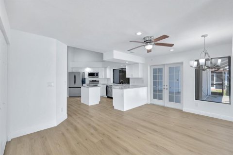 Casa en venta en Cape Coral, Florida, 3 dormitorios, 233.56 m2 № 1851257 - foto 17