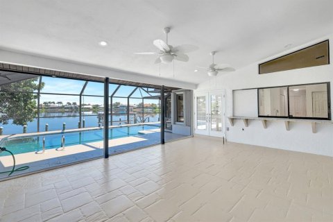 Casa en venta en Cape Coral, Florida, 3 dormitorios, 233.56 m2 № 1851257 - foto 23