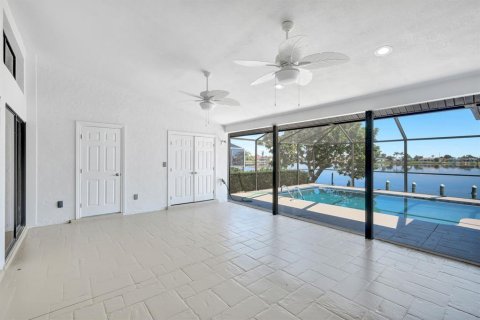 Casa en venta en Cape Coral, Florida, 3 dormitorios, 233.56 m2 № 1851257 - foto 6