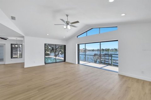 Casa en venta en Cape Coral, Florida, 3 dormitorios, 233.56 m2 № 1851257 - foto 16