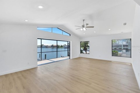 Casa en venta en Cape Coral, Florida, 3 dormitorios, 233.56 m2 № 1851257 - foto 4