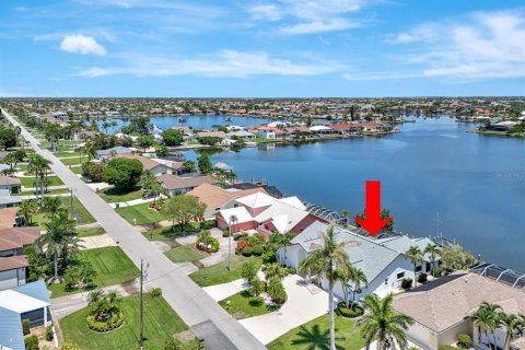 Casa en venta en Cape Coral, Florida, 3 dormitorios, 233.56 m2 № 1851257 - foto 9