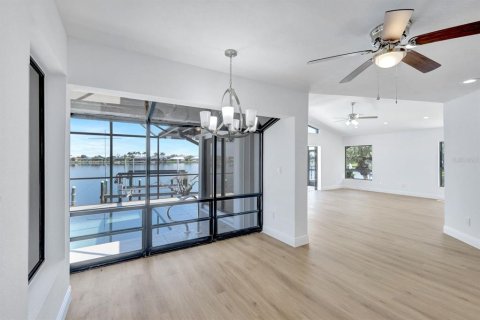 Casa en venta en Cape Coral, Florida, 3 dormitorios, 233.56 m2 № 1851257 - foto 22