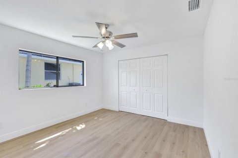Casa en venta en Cape Coral, Florida, 3 dormitorios, 233.56 m2 № 1851257 - foto 27