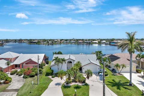 Casa en venta en Cape Coral, Florida, 3 dormitorios, 233.56 m2 № 1851257 - foto 10