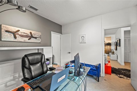 Casa en venta en Weston, Florida, 4 dormitorios, 198.16 m2 № 1966134 - foto 18