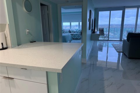 Condominio en venta en Hollywood, Florida, 1 dormitorio, 77.57 m2 № 2152865 - foto 3