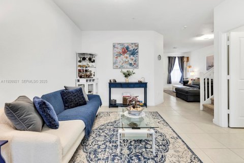 Adosado en venta en Pembroke Pines, Florida, 3 dormitorios, 175.4 m2 № 1985814 - foto 4