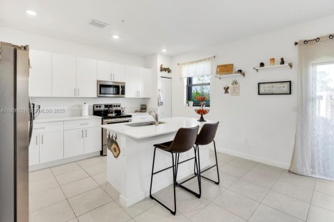 Adosado en venta en Pembroke Pines, Florida, 3 dormitorios, 175.4 m2 № 1985814 - foto 12