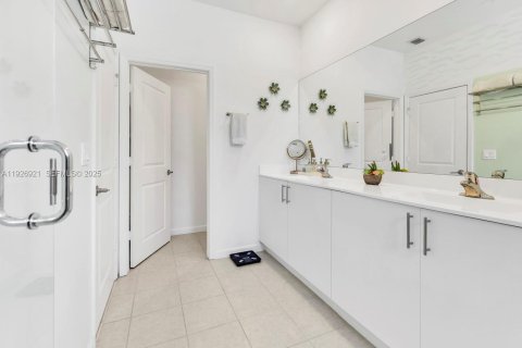 Adosado en venta en Pembroke Pines, Florida, 3 dormitorios, 175.4 m2 № 1985814 - foto 21