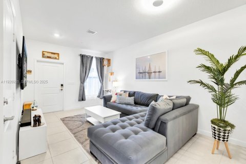 Adosado en venta en Pembroke Pines, Florida, 3 dormitorios, 175.4 m2 № 1985814 - foto 7