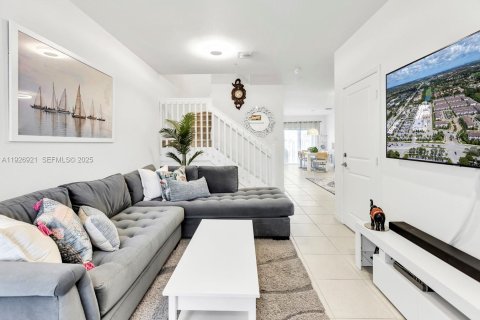 Adosado en venta en Pembroke Pines, Florida, 3 dormitorios, 175.4 m2 № 1985814 - foto 6