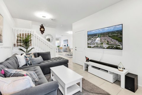 Adosado en venta en Pembroke Pines, Florida, 3 dormitorios, 175.4 m2 № 1985814 - foto 5