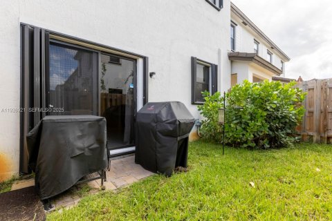 Adosado en venta en Pembroke Pines, Florida, 3 dormitorios, 175.4 m2 № 1985814 - foto 17