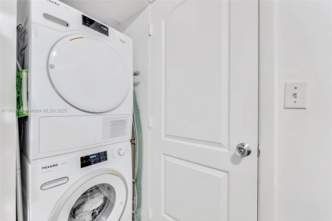 Купить кондоминиум в Майами, Флорида 2 спальни, 65.03м2, № 2081861 - фото 12
