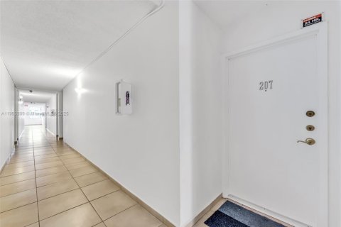 Купить кондоминиум в Майами, Флорида 2 спальни, 65.03м2, № 2081861 - фото 3