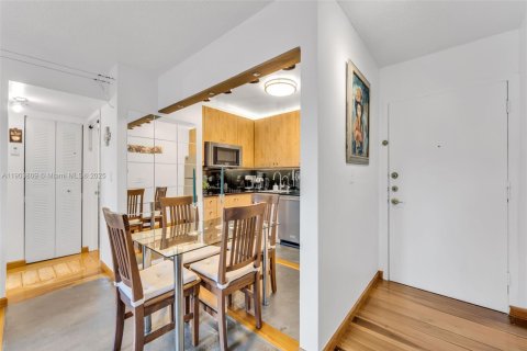 Купить кондоминиум в Майами, Флорида 2 спальни, 65.03м2, № 2081861 - фото 5