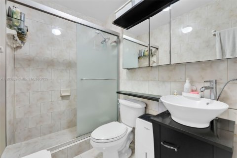 Купить кондоминиум в Майами, Флорида 2 спальни, 65.03м2, № 2081861 - фото 11