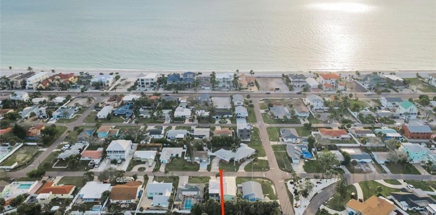 Villa ou maison à Redington Beach, Floride 3 chambres, 139.82 m2 № 2142383