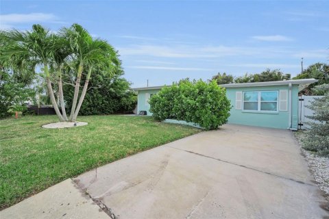 Villa ou maison à vendre à Redington Beach, Floride: 3 chambres, 139.82 m2 № 2142383 - photo 4