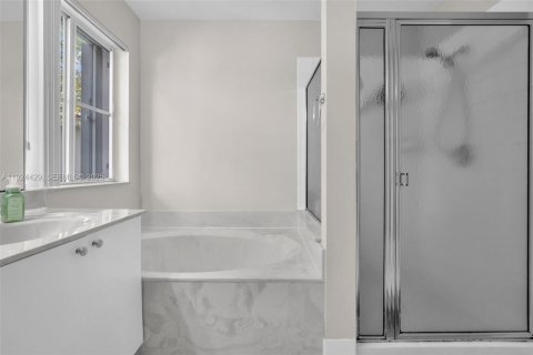 Villa ou maison à louer à Weston, Floride: 5 chambres, 230.4 m2 № 1986109 - photo 25