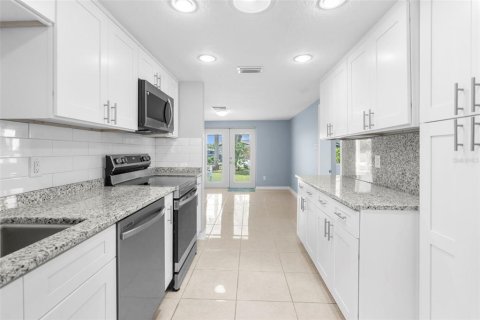 House in Hudson, Florida 3 bedrooms, 120.03 sq.m. № 1880825 - photo 14