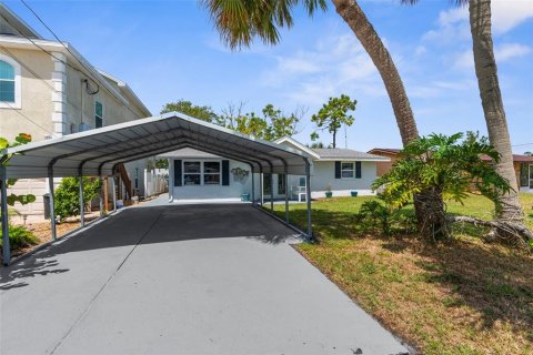 House in Hudson, Florida 3 bedrooms, 120.03 sq.m. № 1880825 - photo 2