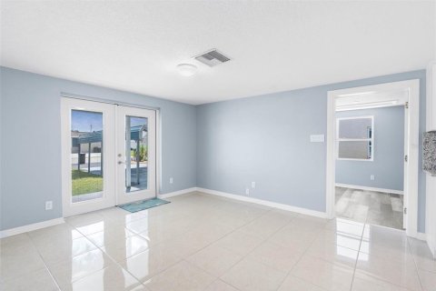 House in Hudson, Florida 3 bedrooms, 120.03 sq.m. № 1880825 - photo 9
