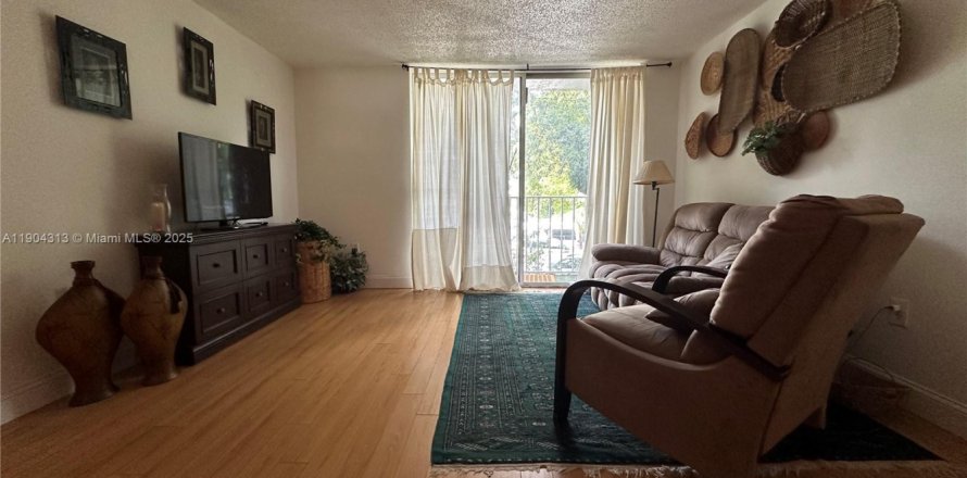 Condo in Miami, Florida, 2 bedrooms  № 1954893