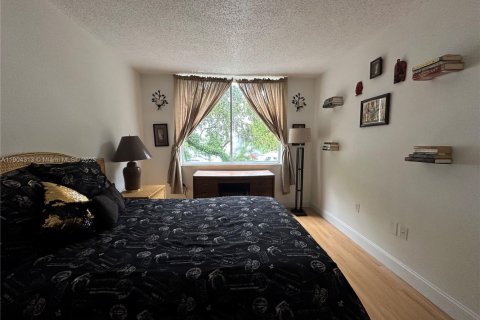 Condo in Miami, Florida, 2 bedrooms  № 1954893 - photo 5