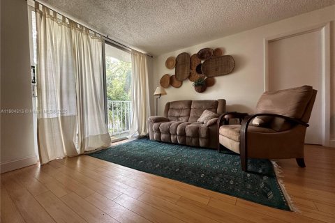 Condo in Miami, Florida, 2 bedrooms  № 1954893 - photo 12