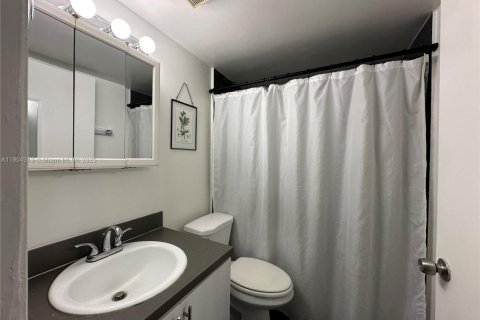 Condo in Miami, Florida, 2 bedrooms  № 1954893 - photo 6
