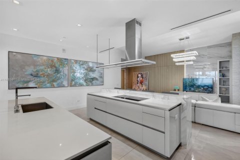 Купить кондоминиум в Санни-Айлс-Бич, Флорида 4 спальни, 302.12м2, № 1925508 - фото 17