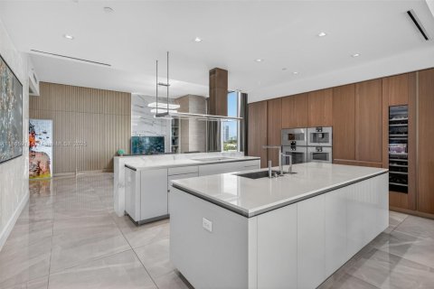 Купить кондоминиум в Санни-Айлс-Бич, Флорида 4 спальни, 302.12м2, № 1925508 - фото 19