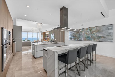 Купить кондоминиум в Санни-Айлс-Бич, Флорида 4 спальни, 302.12м2, № 1925508 - фото 15